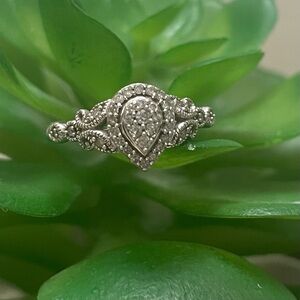 Elegant Teardrop Ring Real Diamonds 10k gold